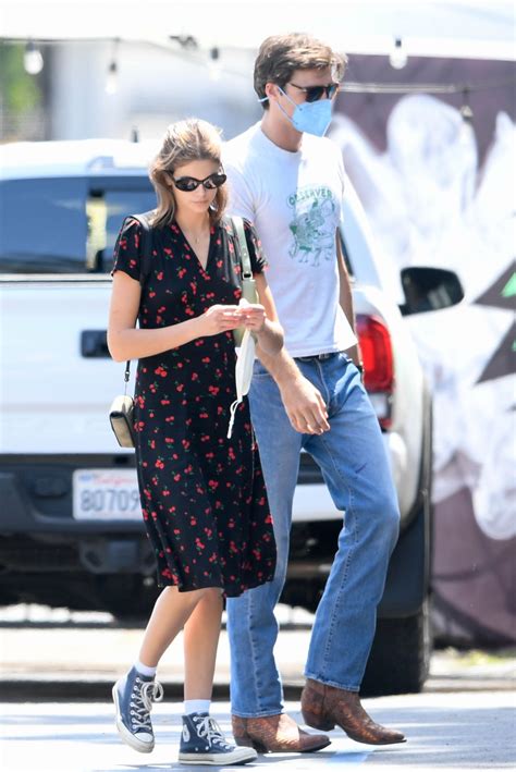 kaia gerber age boyfriend.